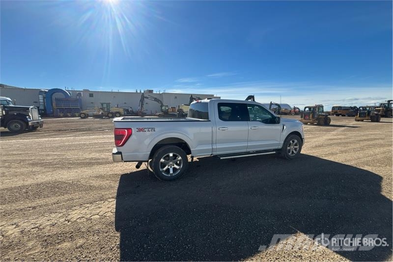 Ford F-150 XLT 4x4 Crew Cab Pickup Kita