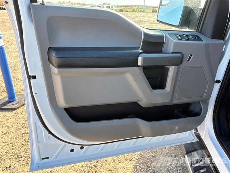 Ford F-150 XLT 4x4 Crew Cab Pickup Andere Transporter