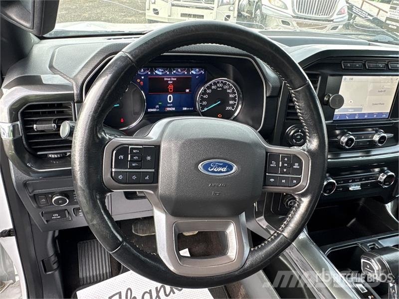 Ford F-150 XLT 4x4 Crew Cab Pickup Muu