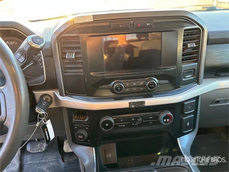 Ford F-150 XLT 4x4 Crew Cab Pickup Інше