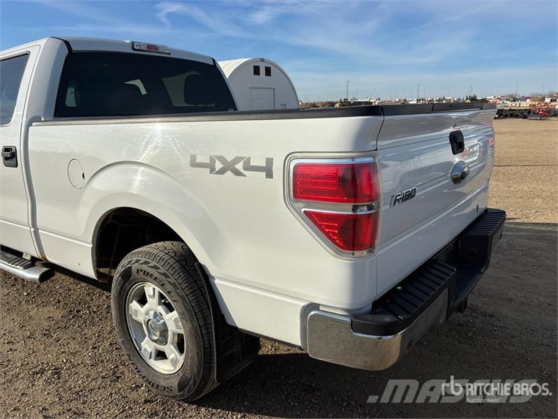 Ford F-150 XLT 4x4 Crew Cab Pickup Muu