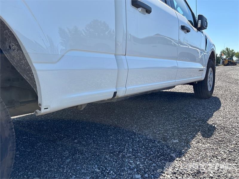 Ford F-150 XLT 4x4 Crew Cab Pickup Otros