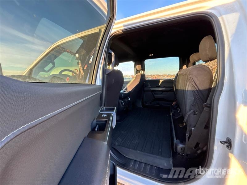 Ford F-150 XLT 4x4 Crew Cab Pickup أخرى