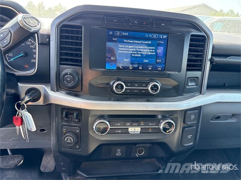 Ford F-150 XLT 4x4 Crew Cab Pickup Otros