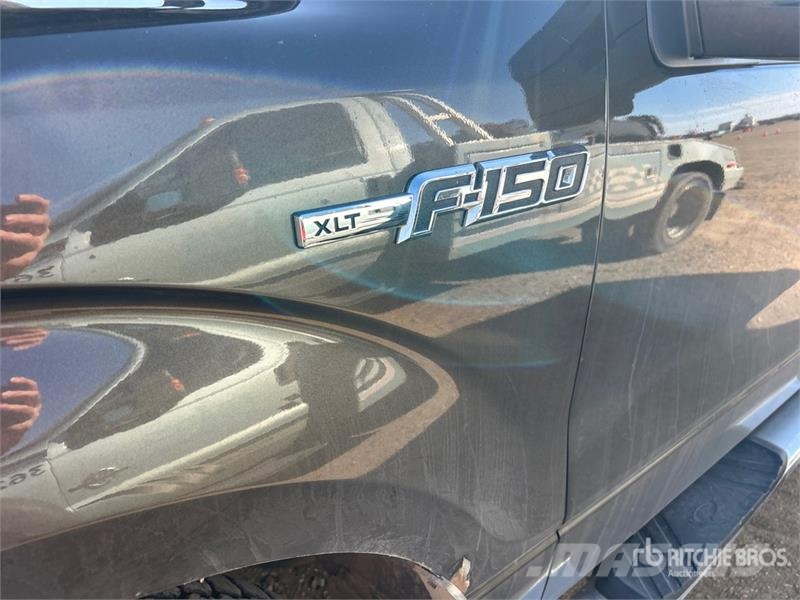 Ford F-150 XLT 4x4 Crew Cab Pickup Egyéb