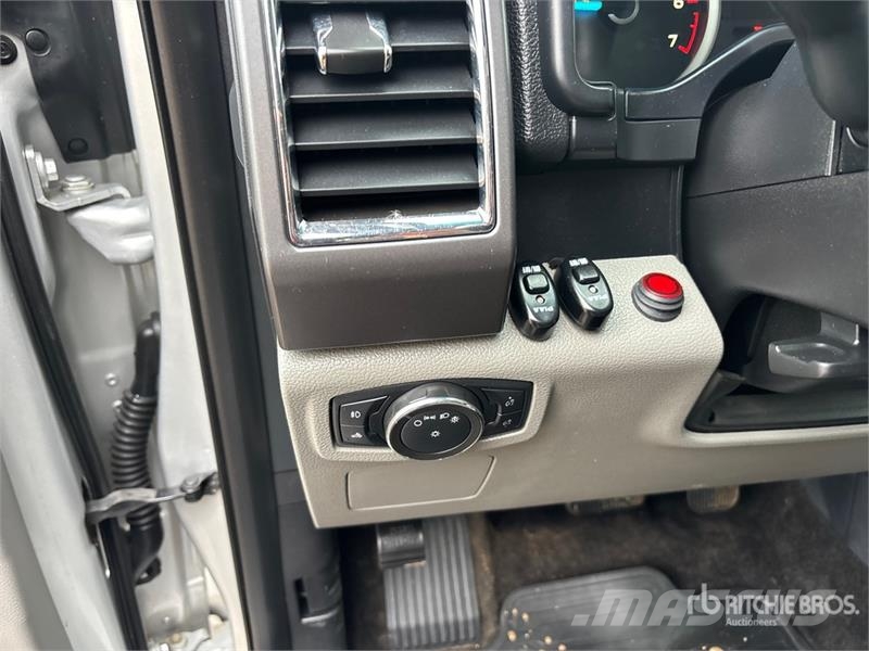 Ford F-150 XLT 4x4 Crew Cab Pickup Ostalo