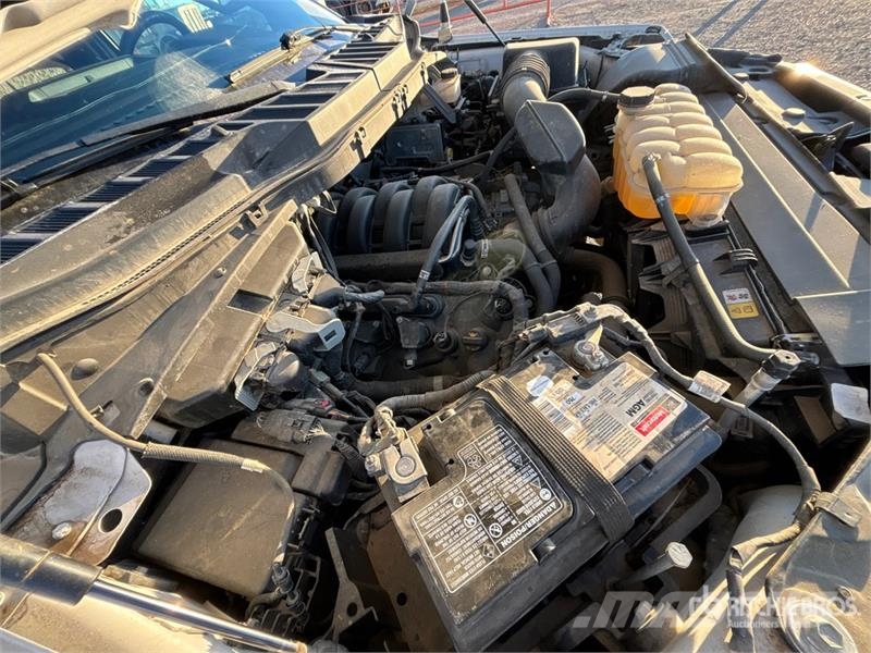 Ford F-150 XLT 4x4 Crew Cab Pickup أخرى