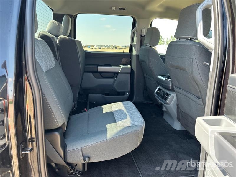 Ford F-150 XLT 4x4 Crew Cab Pickup Ostalo