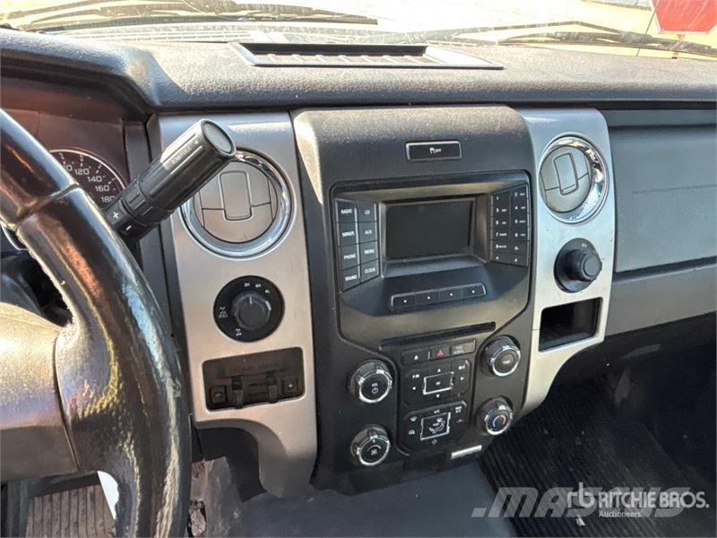 Ford F-150 XLT 4x4 Crew Cab Pickup Muu