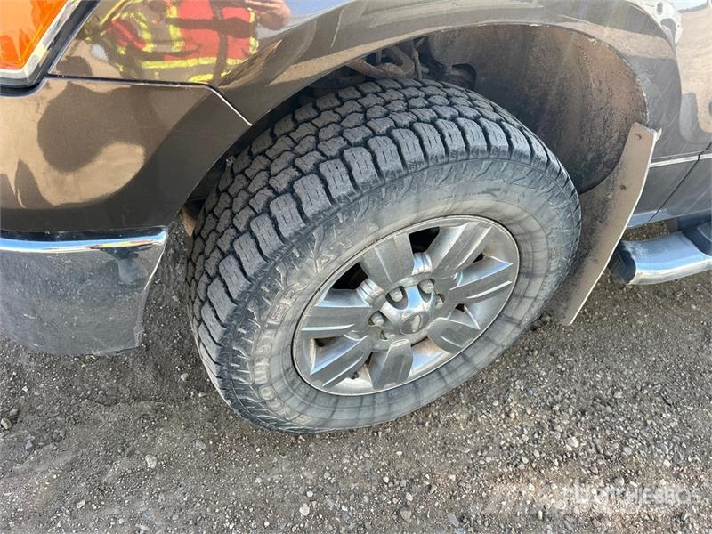 Ford F-150 XLT 4x4 Crew Cab Pickup Egyéb