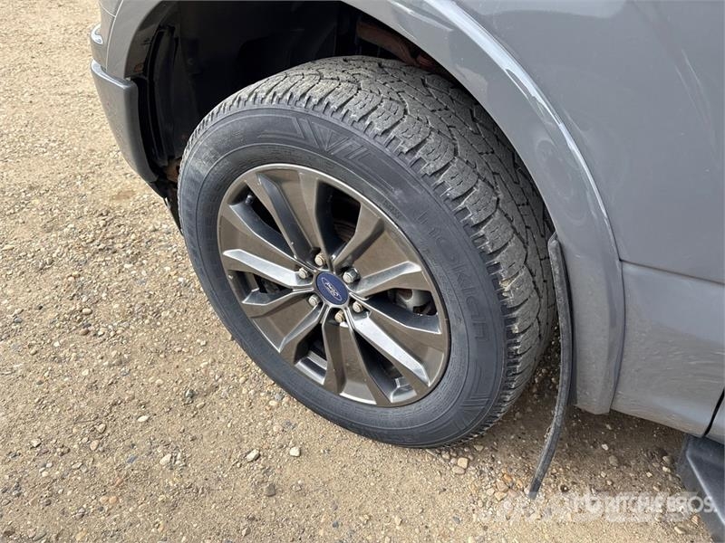 Ford F-150 XLT 4x4 Crew Cab Pickup Muu