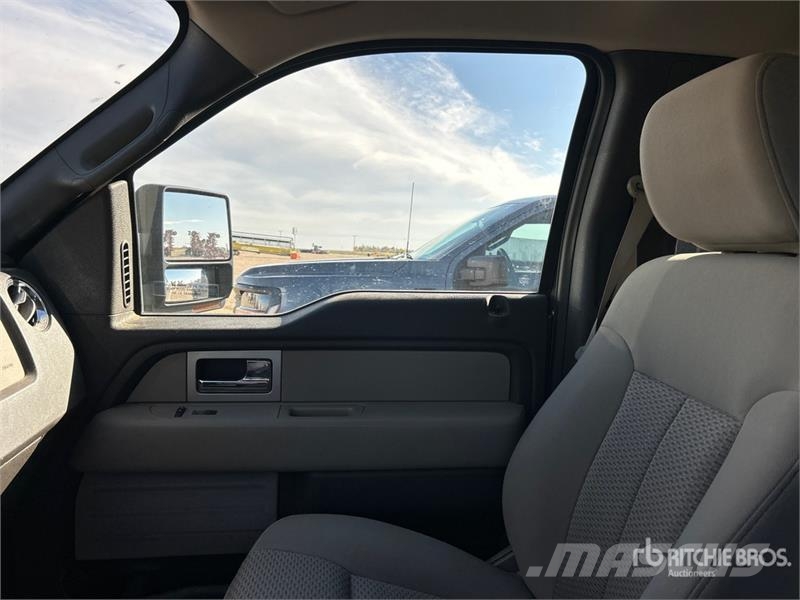 Ford F-150 XLT 4x4 Crew Cab Pickup Egyéb