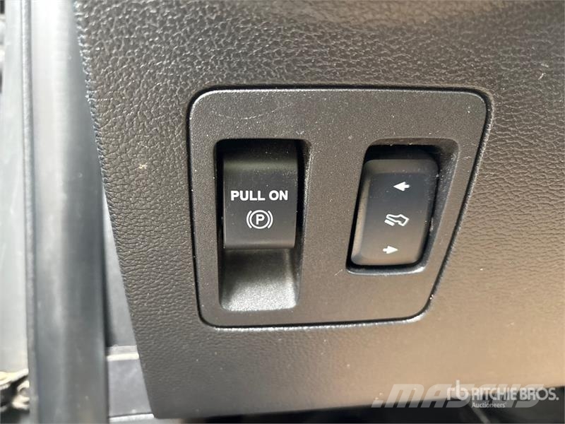 Ford F-150 XLT 4x4 Crew Cab Pickup Muu