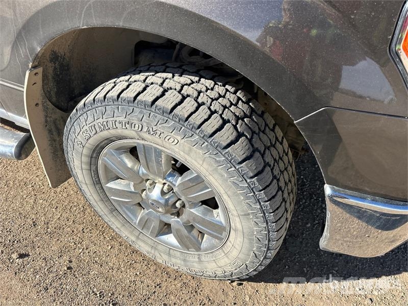 Ford F-150 XLT 4x4 Crew Cab Pickup Egyéb