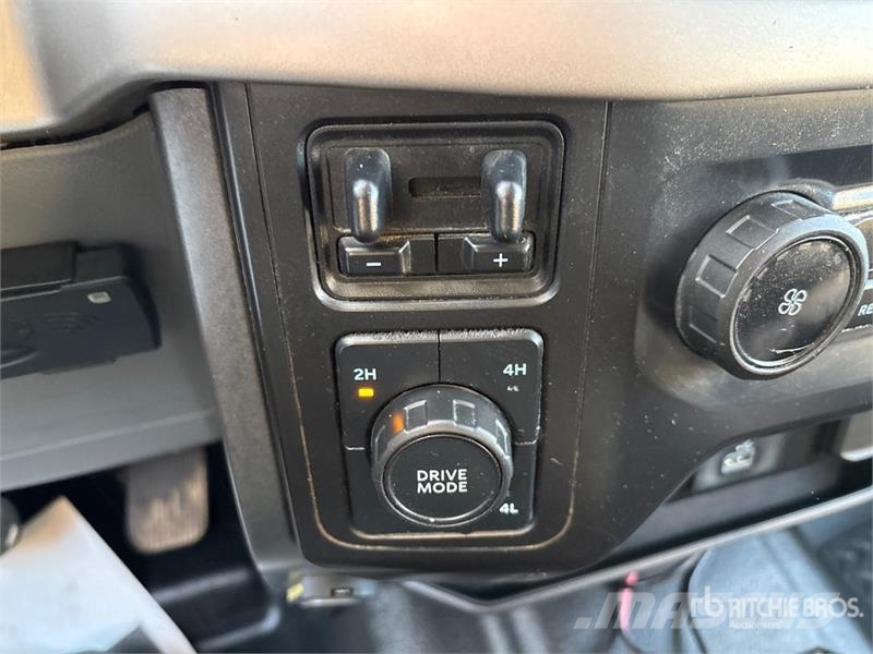 Ford F-150 XLT 4x4 Crew Cab Pickup Ostalo