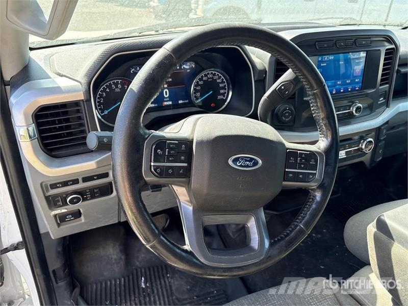 Ford F-150 XLT 4x4 Crew Cab Pickup Otros