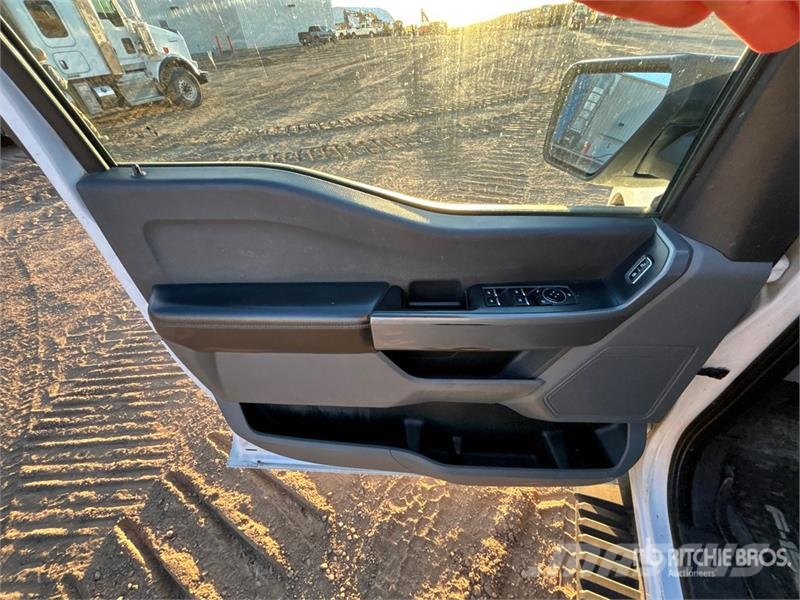 Ford F-150 XLT 4x4 Crew Cab Pickup Інше
