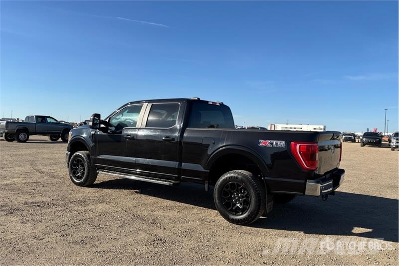 Ford F-150 XLT 4x4 Crew Cab Pickup Egyéb
