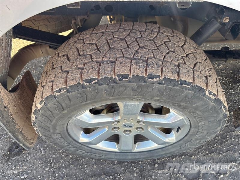 Ford F-150 XLT 4x4 Crew Cab Pickup Kita