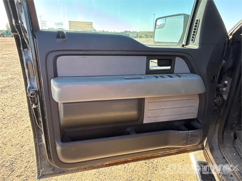 Ford F-150 XLT 4x4 Crew Cab Pickup Muu