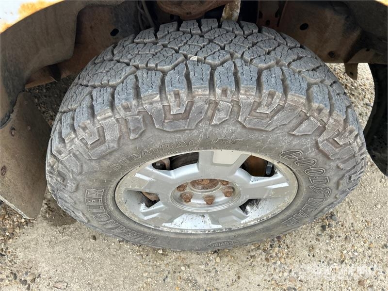 Ford F-150 XLT 4x4 Crew Cab Pickup (Inoperable) أخرى