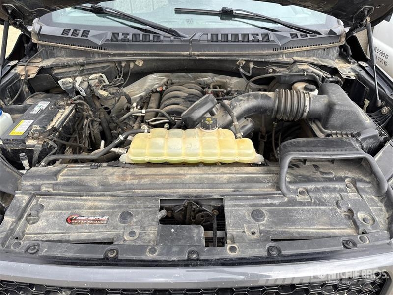 Ford F-150 XLT 4x4 Crew Cab Pickup Muu