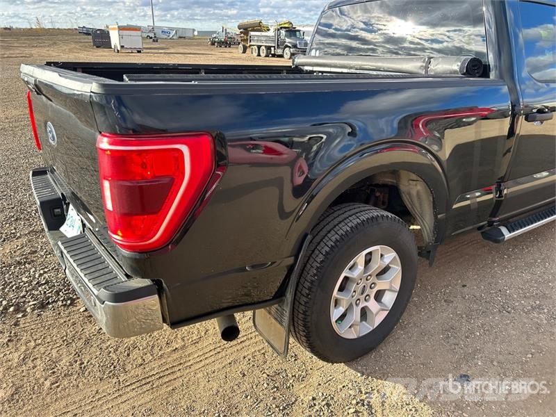 Ford F-150 XLT 4x4 Crew Cab Pickup Muu