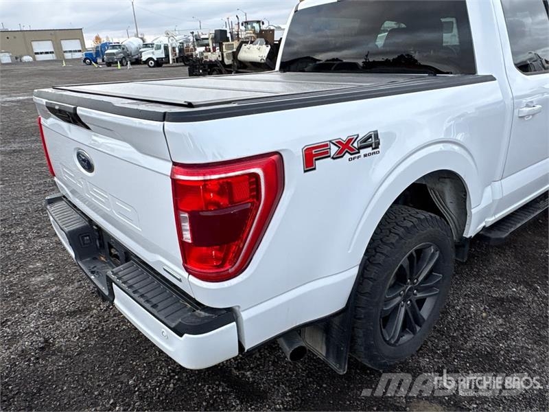 Ford F-150 XLT 4x4 Crew Cab Pickup Muu