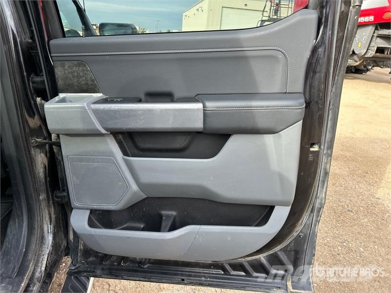 Ford F-150 XLT 4x4 Crew Cab Pickup Other