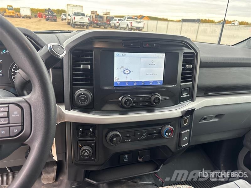 Ford F-150 XLT 4x4 Crew Cab Pickup Andere Transporter