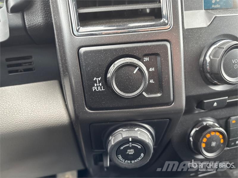 Ford F-150 XLT 4x4 Crew Cab Pickup أخرى
