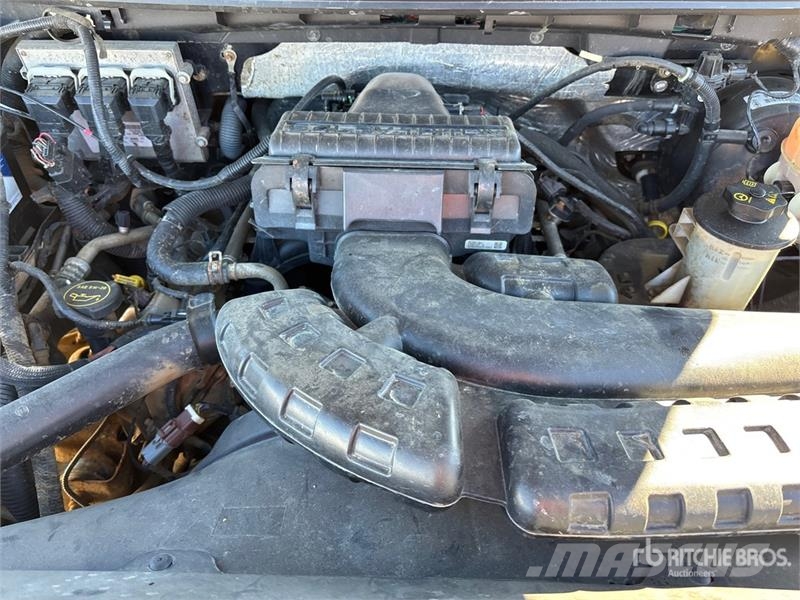 Ford F-150 XLT 4x4 Crew Cab Pickup أخرى