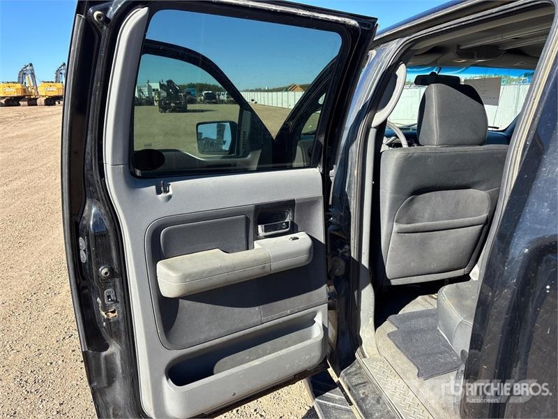 Ford F-150 XLT 4x4 Crew Cab Pickup أخرى