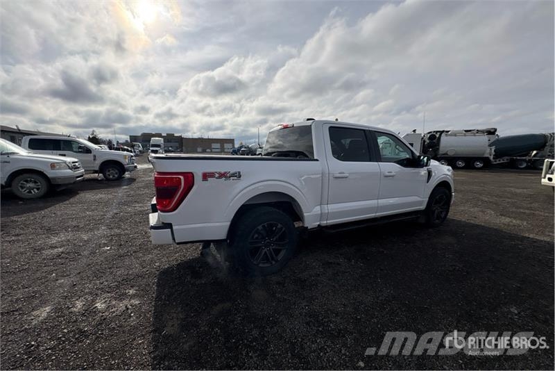 Ford F-150 XLT 4x4 Crew Cab Pickup Muu