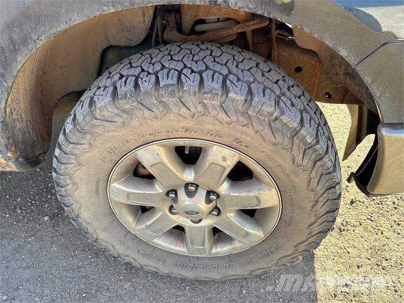 Ford F-150 XLT 4x4 Crew Cab Pickup Muu