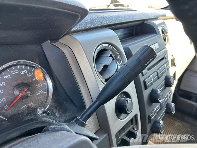 Ford F-150 XLT 4x4 Crew Cab Pickup Egyéb