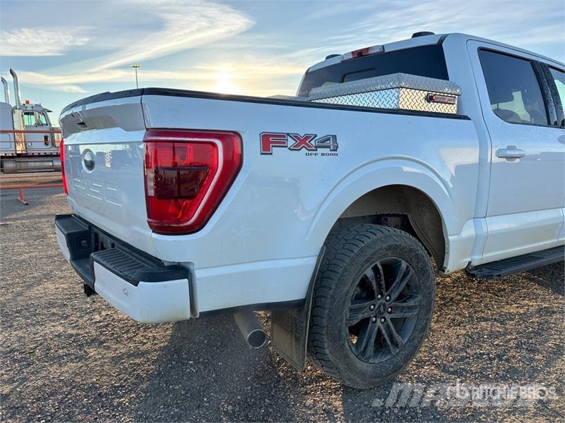 Ford F-150 XLT 4x4 Crew Cab Pickup أخرى