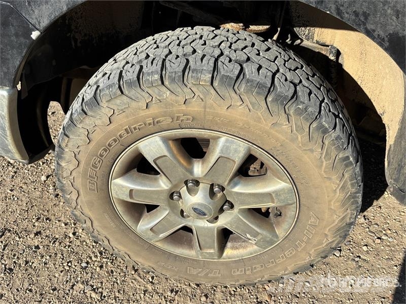 Ford F-150 XLT 4x4 Crew Cab Pickup Muu