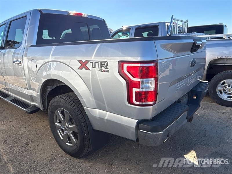 Ford F-150 XLT 4x4 Crew Cab Pickup Kita