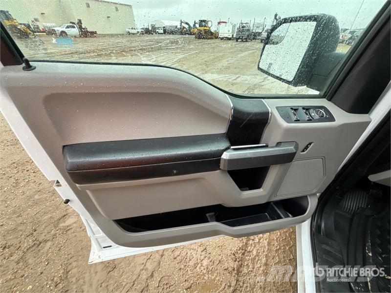 Ford F-150 XLT 4x4 Crew Cab Pickup Ostalo