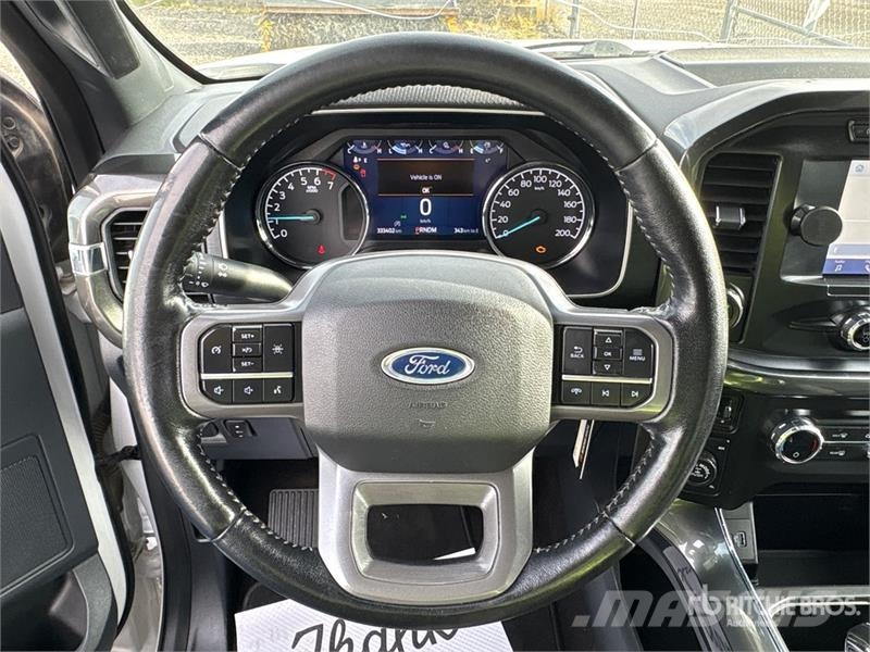 Ford F-150 XLT 4x4 Crew Cab Pickup Muu