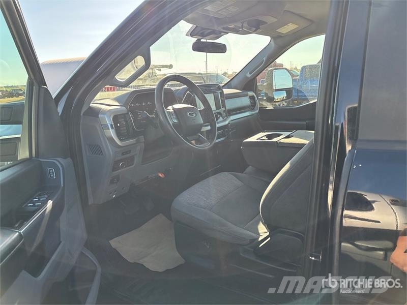 Ford F-150 XLT 4x4 Crew Cab Pickup Egyéb