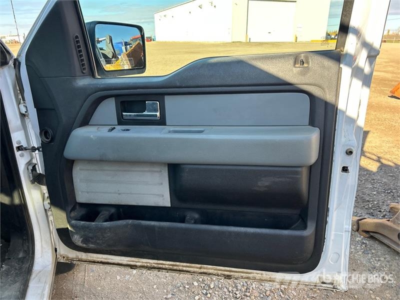Ford F-150 XLT 4x4 Crew Cab Pickup Ostalo