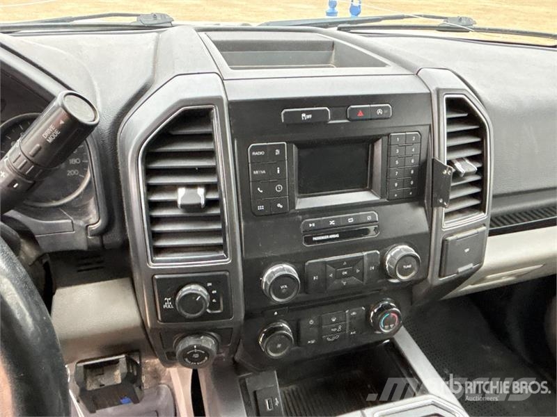 Ford F-150 XLT 4x4 Crew Cab Pickup أخرى