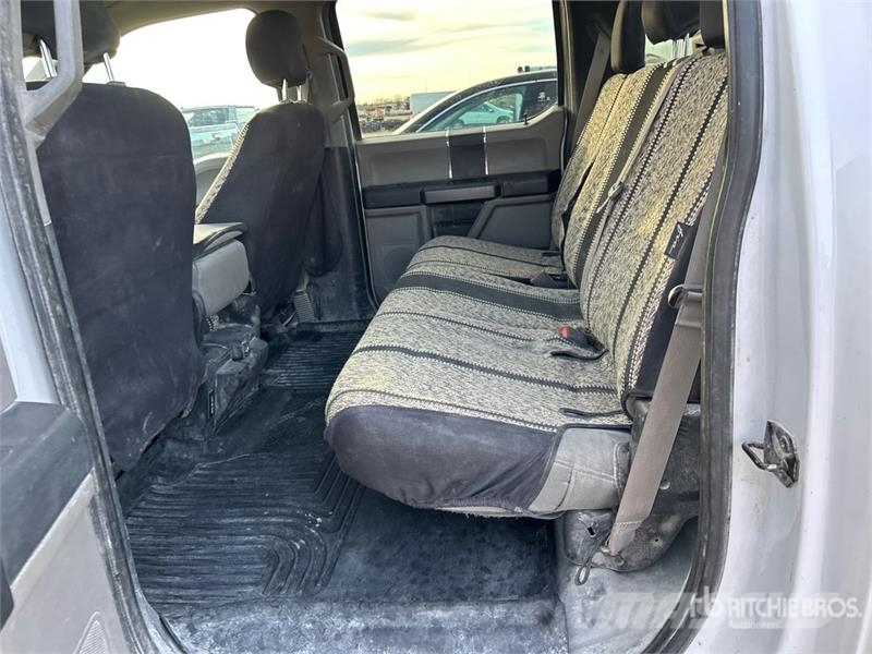 Ford F-150 XLT 4x4 Crew Cab Pickup أخرى