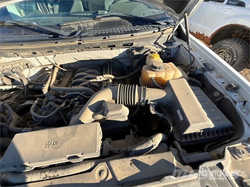 Ford F-150 XLT 4x4 Crew Cab Pickup أخرى