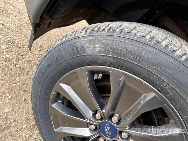 Ford F-150 XLT 4x4 Crew Cab Pickup Muu