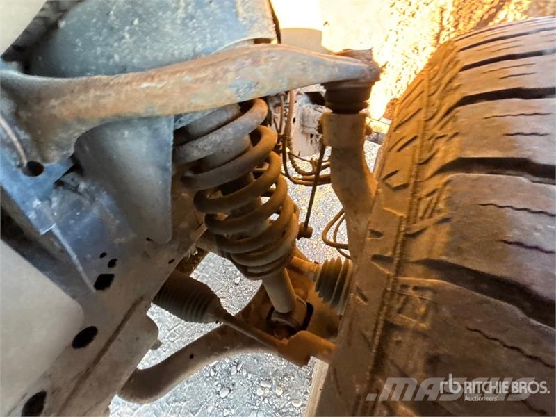 Ford F-150 XLT 4x4 Crew Cab Pickup أخرى