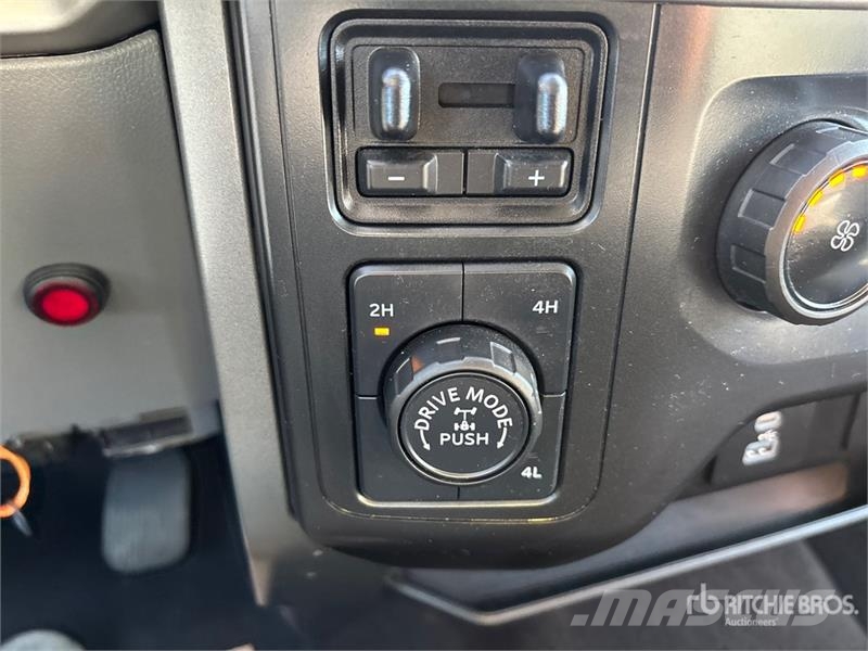 Ford F-150 XLT 4x4 Crew Cab Pickup Egyéb