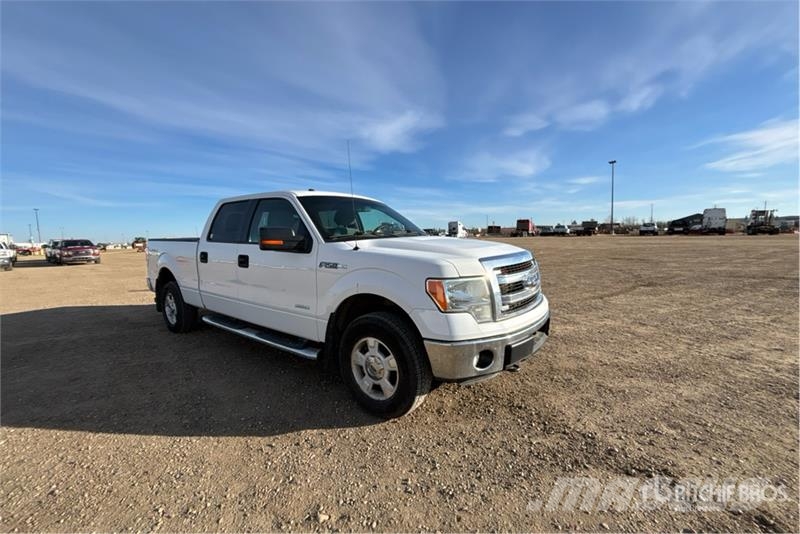 Ford F-150 XLT 4x4 Crew Cab Pickup Muu